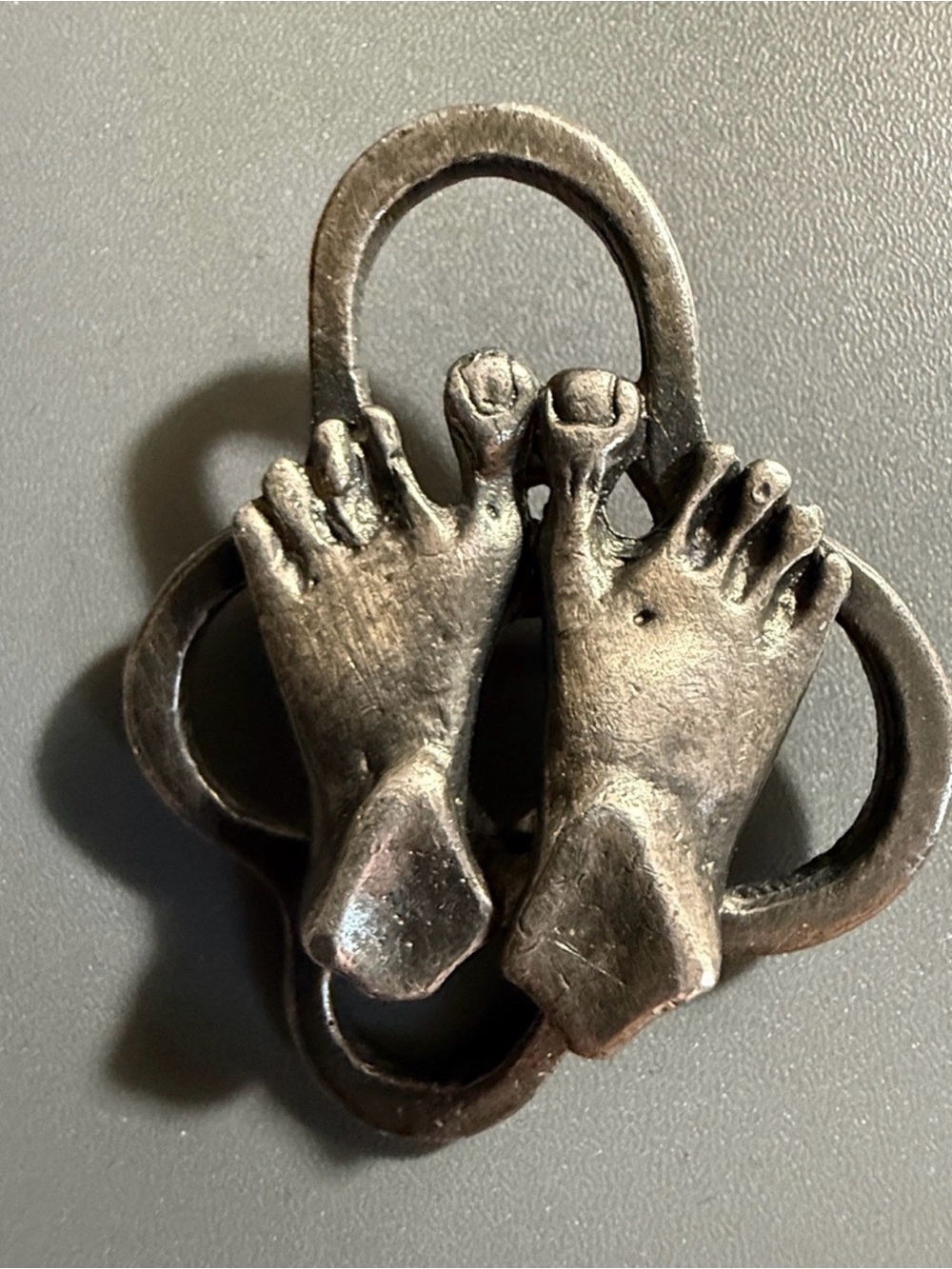 Feet brooch, Unique